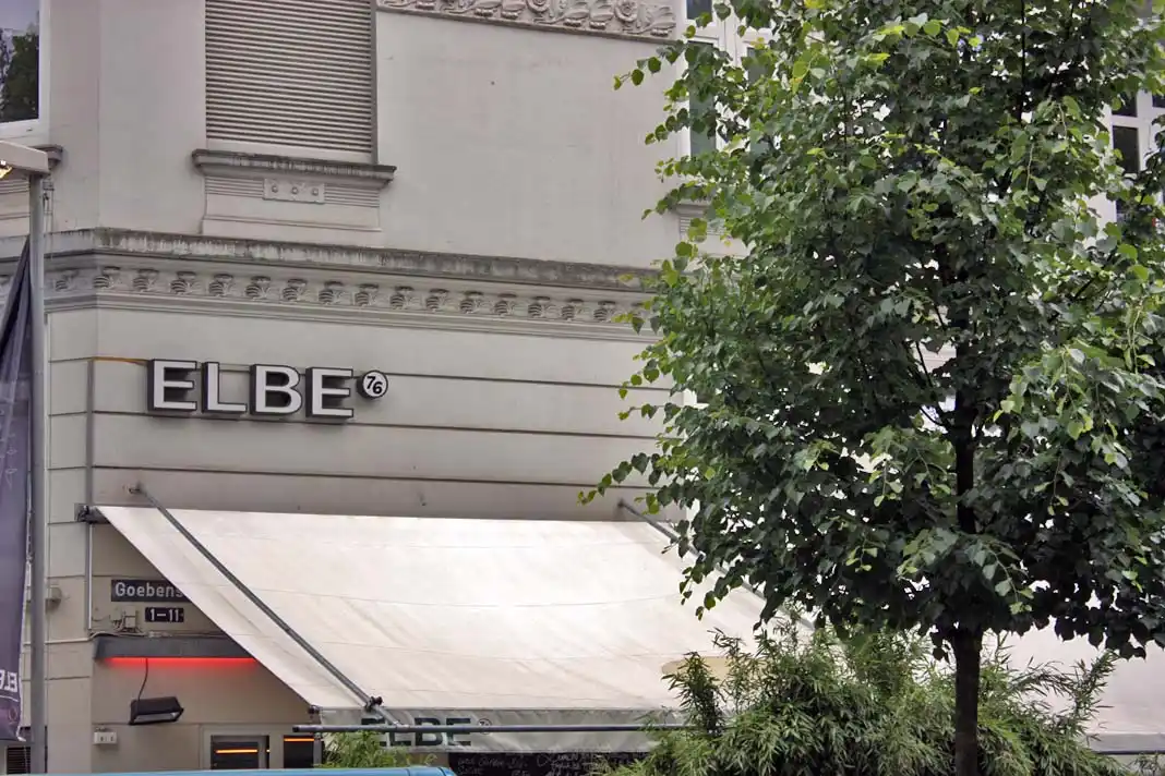 Elbe 76, Eimsbüttel — Straßenansicht mit Hausnummer