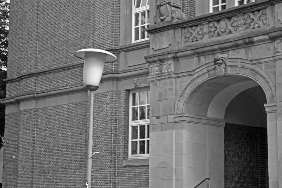 Straßenlaterne in Eimsbüttel — Detailaufnahme aus dem Kiez