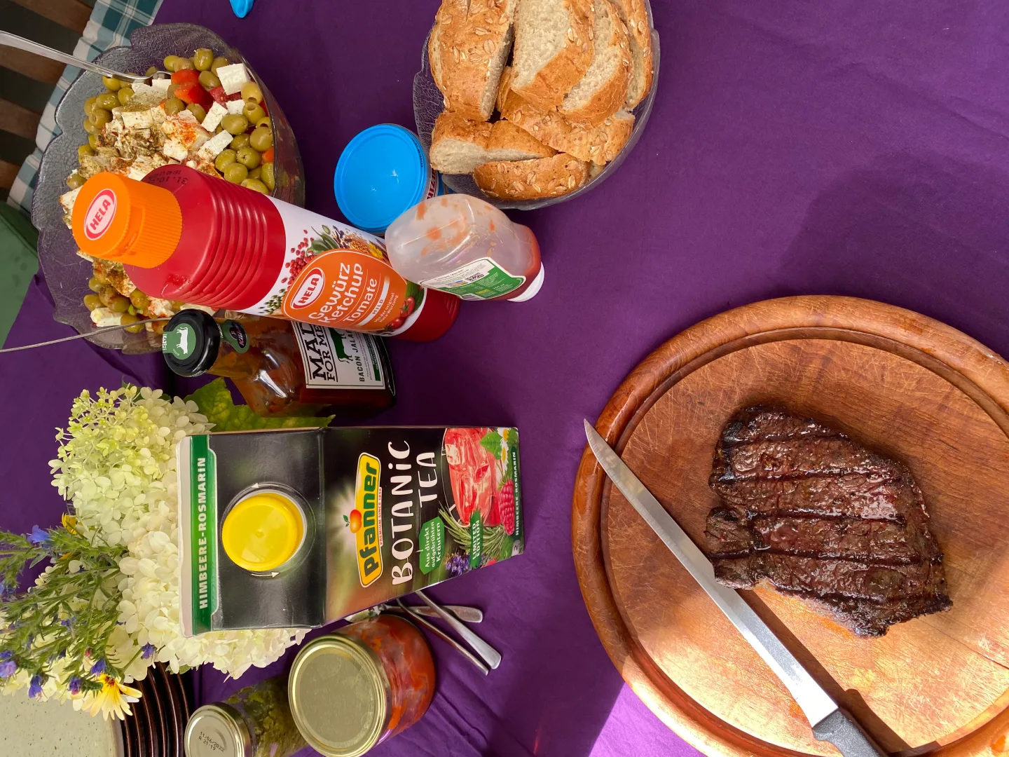 Steak auf Holzbrett als iPhone-Aufnahme