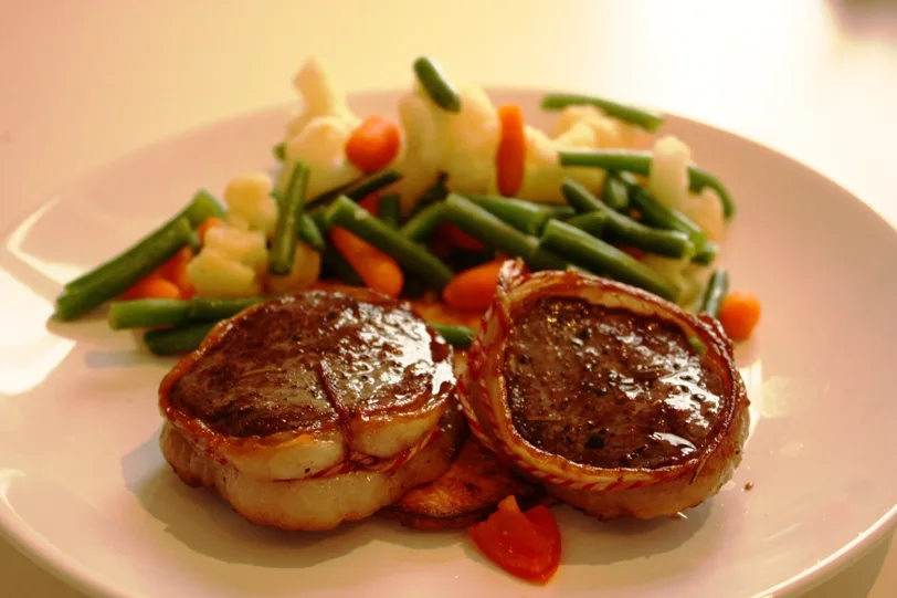 Originalfoto von Norman: fertiges Hüftsteak mit Gemüse